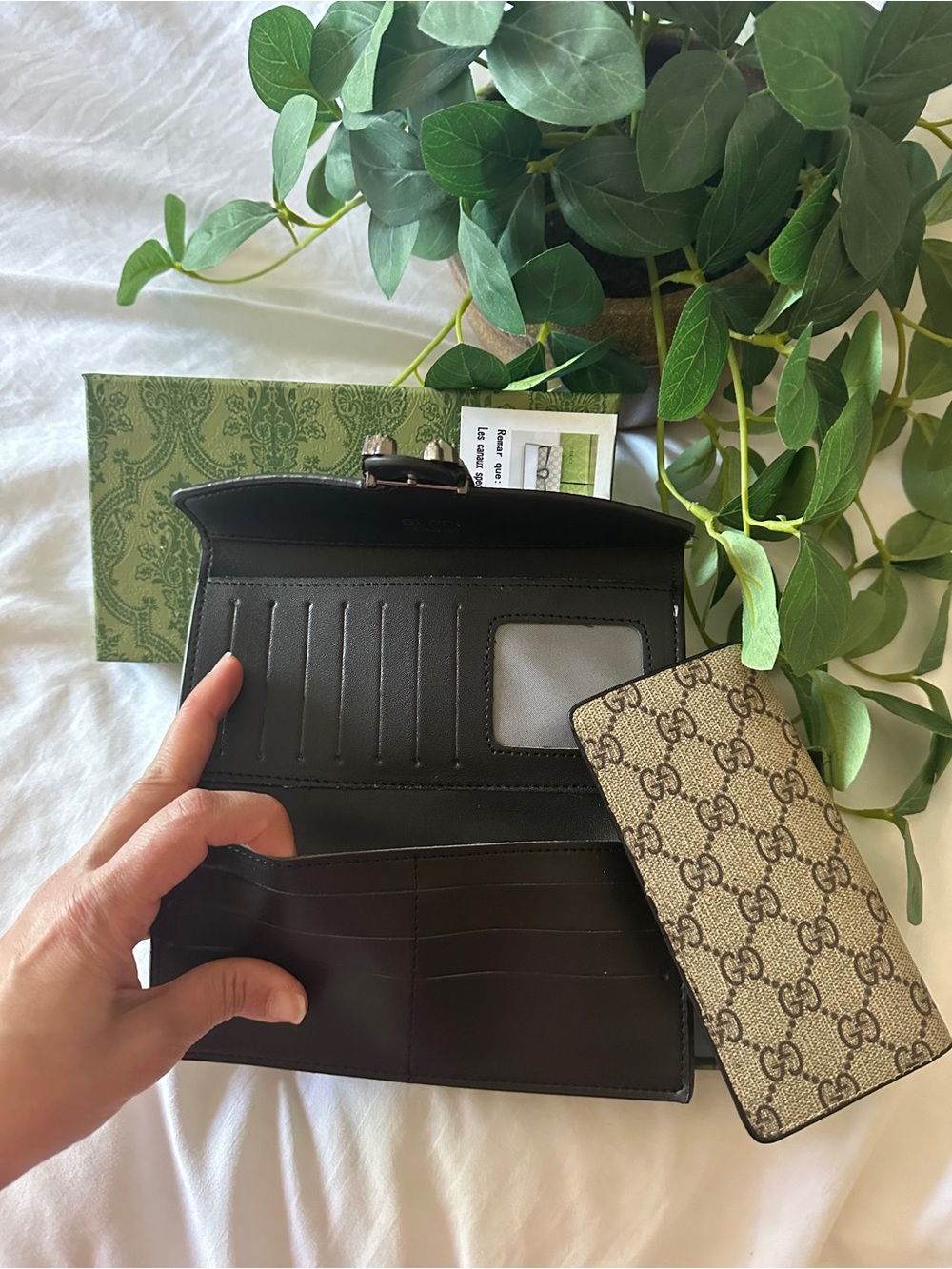 Gucci Beige GG Supreme Continental Wallet with Silver-Tone Tiger Head - Picture 9 of 13